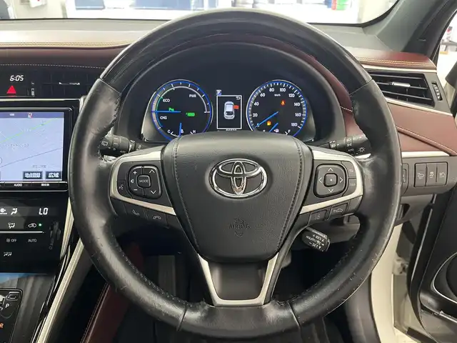 トヨタ ハリアー ハイブリッド プレミアム 滋賀県 2018(平30)年 5.7万km ホワイトパールクリスタルシャイン 純正9インチナビ/(CD/DVD/フルセグ/Bluetooth)/バックカメラ/追従クルーズコントロール/ETC/ハーフレザーシート/パワーシート(D席)/コーナーセンサー/電動リアゲート/LEDヘッドライト/オートライト/オートハイビーム/ステアリングスイッチ/スマートキー/プッシュスタート