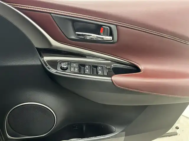トヨタ ハリアー ハイブリッド プレミアム 滋賀県 2018(平30)年 5.7万km ホワイトパールクリスタルシャイン 純正9インチナビ/(CD/DVD/フルセグ/Bluetooth)/バックカメラ/追従クルーズコントロール/ETC/ハーフレザーシート/パワーシート(D席)/コーナーセンサー/電動リアゲート/LEDヘッドライト/オートライト/オートハイビーム/ステアリングスイッチ/スマートキー/プッシュスタート
