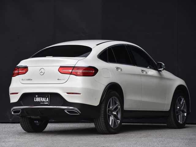 メルセデス・ベンツ ＧＬＣ２２０ d 4マチック クーペ スポーツ 本革 和歌山県 2017(平29)年 5.7万km 白 サンルーフ /ブルメスターサウンド /レーダーSF /黒革 /純正ナビ /フルセグ /全方位カメラ /HUD /エアバランスパッケージ/電動バックドア /パフュームアトマイザー /コーナーセンサー /純正19AW /スマートキー /ETC /スペアキー