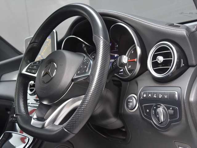 メルセデス・ベンツ ＧＬＣ２２０ d 4マチック クーペ スポーツ 本革 和歌山県 2017(平29)年 5.7万km 白 サンルーフ /ブルメスターサウンド /レーダーSF /黒革 /純正ナビ /フルセグ /全方位カメラ /HUD /エアバランスパッケージ/電動バックドア /パフュームアトマイザー /コーナーセンサー /純正19AW /スマートキー /ETC /スペアキー