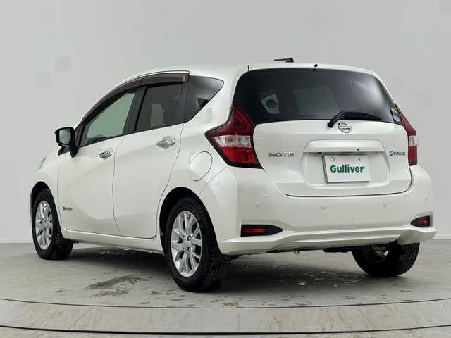 日産 ノート e－パワー X 熊本県 2018(平30)年 4.3万km ブリリアントホワイトパール ・純正ナビ(CD/DVD/SD/BT)/・アラウンドビューモニター/・フルセグテレビ/・エマージェンシーブレーキ/・コーナーセンサー/・ドライブレコーダー/・ETC/・デジタルインナーミラー/・オートライト/・スマートキー/・プッシュスタート/・純正アルミホイール