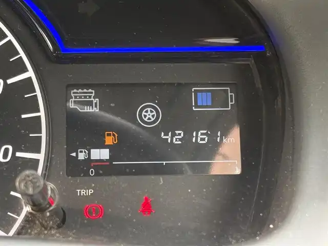 日産 ノート e－パワー X 熊本県 2018(平30)年 4.3万km ブリリアントホワイトパール ・純正ナビ(CD/DVD/SD/BT)/・アラウンドビューモニター/・フルセグテレビ/・エマージェンシーブレーキ/・コーナーセンサー/・ドライブレコーダー/・ETC/・デジタルインナーミラー/・オートライト/・スマートキー/・プッシュスタート/・純正アルミホイール
