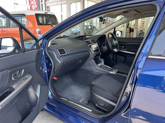 スバル レヴォーグ 1．6GT－S アイサイト 道東・釧路十勝 2014(平26)年 6.3万km ギャラクシーブルーシリカ 純正SDナビ/フルセグTV/Bluetooth/バックカメラ/ビルトインETC/アダプティブクルーズコントロール追従機能あり/パドルシフト/電動パーキングブレーキ/スマートキー/プッシュスタート/横滑り防止装置/衝突軽減防止装置/寒冷地仕様/純正フロアマット/革巻きステアリング/アイドリングストップ/レーンキープアシスト/ウィンカーミラー