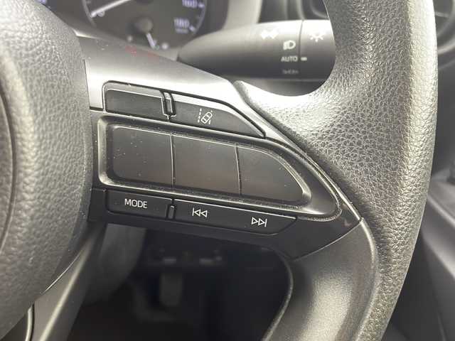 トヨタ ヤリス X 沖縄県 2020(令2)年 8万km スーパーホワイトⅡ 純正ディスプレイオーディオ/Ｂｌｕｅｔｏｏｔｈ/ＵＳＢ/フルセグテレビ/バックカメラ/ＥＴＣ/トヨタセーフティセンス/オートライト/純正フロアマット/プッシュスタート/スマートキー/コーナーセンサー