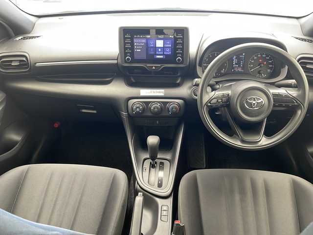 トヨタ ヤリス X 沖縄県 2020(令2)年 8万km スーパーホワイトⅡ 純正ディスプレイオーディオ/Ｂｌｕｅｔｏｏｔｈ/ＵＳＢ/フルセグテレビ/バックカメラ/ＥＴＣ/トヨタセーフティセンス/オートライト/純正フロアマット/プッシュスタート/スマートキー/コーナーセンサー