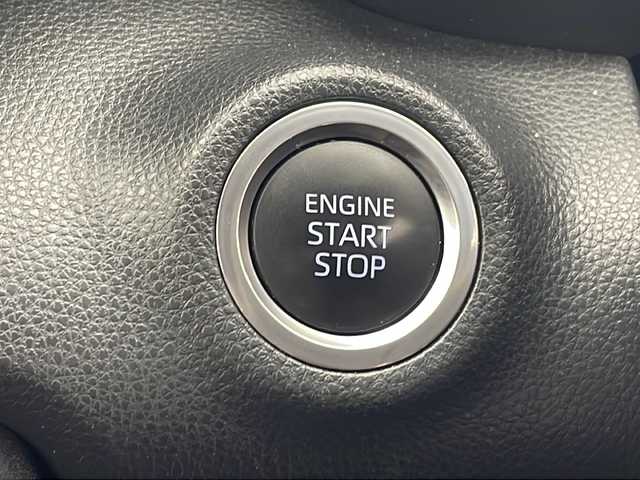 トヨタ ヤリス X 沖縄県 2020(令2)年 8万km スーパーホワイトⅡ 純正ディスプレイオーディオ/Ｂｌｕｅｔｏｏｔｈ/ＵＳＢ/フルセグテレビ/バックカメラ/ＥＴＣ/トヨタセーフティセンス/オートライト/純正フロアマット/プッシュスタート/スマートキー/コーナーセンサー