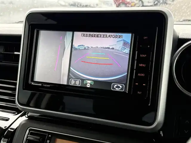 スズキ スペーシア カスタム HYBRID XS 大分県 2018(平30)年 5.7万km ピュアホワイトP ・SDナビ(CD/DVD/BT/SD/USB)/・全方位カメラ/・フルセグテレビ/・ヘッドアップディスプレイ/・両側パワースライドドア/・衝突被害軽減ブレーキ/・ドライブレコーダー/・オートハイビーム/・ステアリングリモコン/・運転席シートヒーター/・リアセンサー/・スマートキー/・プッシュスタート/・純正アルミホイール