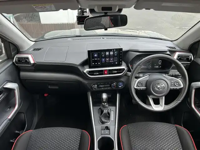 トヨタ ライズ Z 静岡県 2022(令4)年 4.4万km ブラックマイカメタリック スマートアシスト/・衝突軽減回避支援ブレーキ機能/・車線逸脱警報機能/・ふらつき警報/・ブレーキ制御付誤発進抑制機能/・先行車発信お知らせ/・アダプティブドライビングビーム/・コーナーセンサー/・標識認識（進入禁止/最高速度/一時停止）/・アダプティブクルーズコントロール/・サイドビューランプ/・レーンキープコントロール/純正9型ディスプレイオーディオ/・FM/AM/フルセグ/BT/バックカメラ/プッシュスタート/LEDヘッドライト/純正17インチＡＷ/ビルトインETC