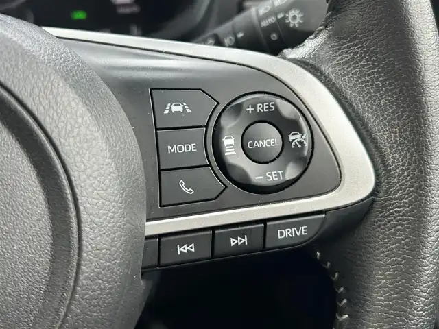 トヨタ ライズ Z 静岡県 2022(令4)年 4.4万km ブラックマイカメタリック スマートアシスト/・衝突軽減回避支援ブレーキ機能/・車線逸脱警報機能/・ふらつき警報/・ブレーキ制御付誤発進抑制機能/・先行車発信お知らせ/・アダプティブドライビングビーム/・コーナーセンサー/・標識認識（進入禁止/最高速度/一時停止）/・アダプティブクルーズコントロール/・サイドビューランプ/・レーンキープコントロール/純正9型ディスプレイオーディオ/・FM/AM/フルセグ/BT/バックカメラ/プッシュスタート/LEDヘッドライト/純正17インチＡＷ/ビルトインETC