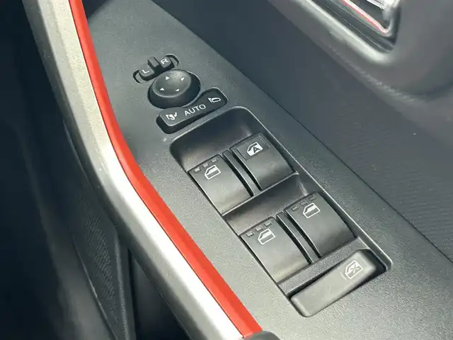 トヨタ ライズ Z 静岡県 2022(令4)年 4.4万km ブラックマイカメタリック スマートアシスト/・衝突軽減回避支援ブレーキ機能/・車線逸脱警報機能/・ふらつき警報/・ブレーキ制御付誤発進抑制機能/・先行車発信お知らせ/・アダプティブドライビングビーム/・コーナーセンサー/・標識認識（進入禁止/最高速度/一時停止）/・アダプティブクルーズコントロール/・サイドビューランプ/・レーンキープコントロール/純正9型ディスプレイオーディオ/・FM/AM/フルセグ/BT/バックカメラ/プッシュスタート/LEDヘッドライト/純正17インチＡＷ/ビルトインETC