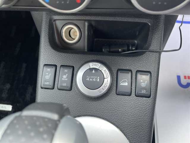 日産 エクストレイル 25Xtt 福岡県 2013(平25)年 9.2万km ヒマラヤンカーキ (株)IDOMが運営する【じしゃロン店】の自社ローン専用車両になります。こちらは現金またはオートローンご利用時の価格です。自社ローンご希望の方は別途その旨お申付け下さい/4WD/スマートキー/社外ナビ(VIE-X088VS)/・Bluetooth接続/・フルセグTV/・CD/DVD/カプロンシート/社外インチAW/純正AWサマー装着車載/ハイパールーフレール付き/シートヒーター/バックカメラ/ETC/ドライブレコーダー/電動格納ミラー/ドアバイザー