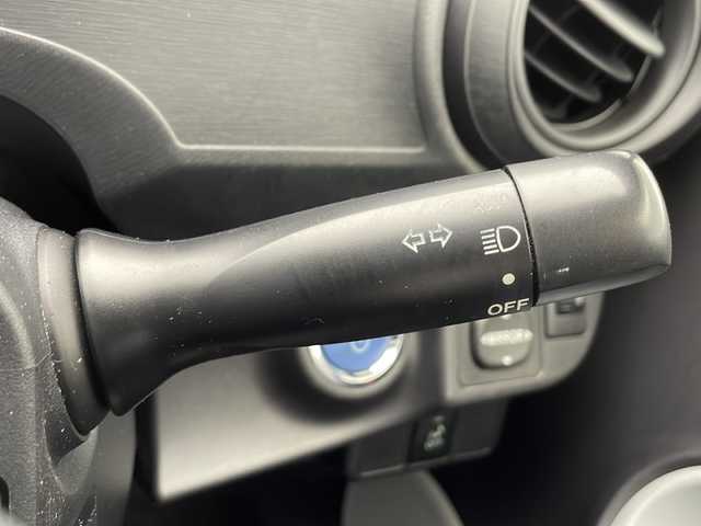 トヨタ アクア S 千葉県 2012(平24)年 4.9万km コバルトブルーメタリック 純正ＳＤナビ/（ＡＭ／ＦＭ／ＴＶ／Ｂｌｕｅｔｏｏｔｈ／ＳＤ／ＨＤＭＩ）/純正１５インチアルミホイール/純正フロアマット/電動格納ウィンカーミラー/オートライト/ヘッドライトレベライザー/ドアバイザー/スマートキー/横滑り防止装置