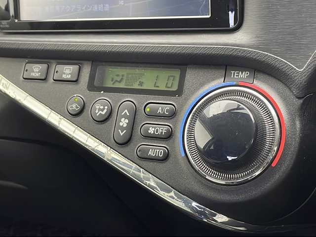 トヨタ アクア S 千葉県 2012(平24)年 4.9万km コバルトブルーメタリック 純正ＳＤナビ/（ＡＭ／ＦＭ／ＴＶ／Ｂｌｕｅｔｏｏｔｈ／ＳＤ／ＨＤＭＩ）/純正１５インチアルミホイール/純正フロアマット/電動格納ウィンカーミラー/オートライト/ヘッドライトレベライザー/ドアバイザー/スマートキー/横滑り防止装置
