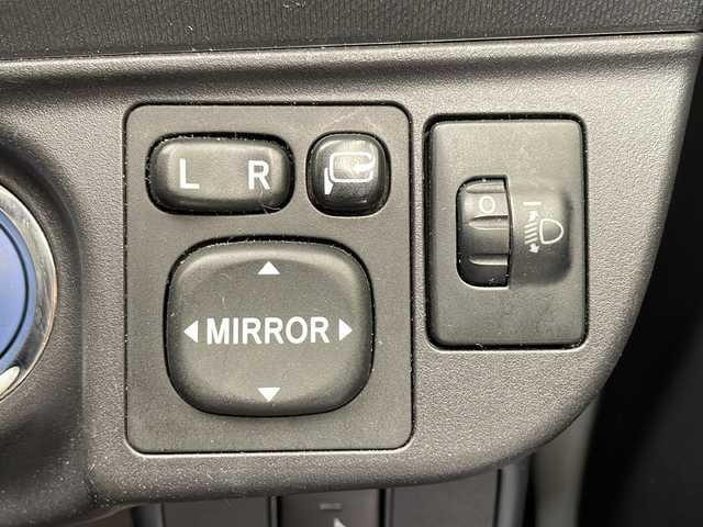 トヨタ アクア S 千葉県 2012(平24)年 4.9万km コバルトブルーメタリック 純正ＳＤナビ/（ＡＭ／ＦＭ／ＴＶ／Ｂｌｕｅｔｏｏｔｈ／ＳＤ／ＨＤＭＩ）/純正１５インチアルミホイール/純正フロアマット/電動格納ウィンカーミラー/オートライト/ヘッドライトレベライザー/ドアバイザー/スマートキー/横滑り防止装置