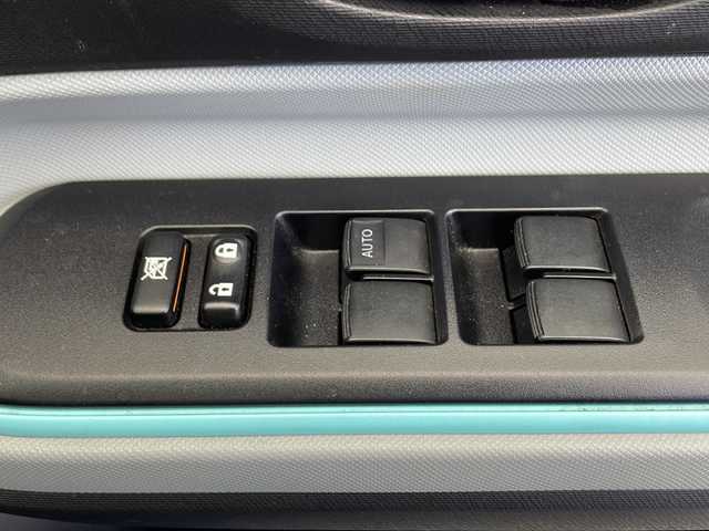 トヨタ アクア S 千葉県 2012(平24)年 4.9万km コバルトブルーメタリック 純正ＳＤナビ/（ＡＭ／ＦＭ／ＴＶ／Ｂｌｕｅｔｏｏｔｈ／ＳＤ／ＨＤＭＩ）/純正１５インチアルミホイール/純正フロアマット/電動格納ウィンカーミラー/オートライト/ヘッドライトレベライザー/ドアバイザー/スマートキー/横滑り防止装置