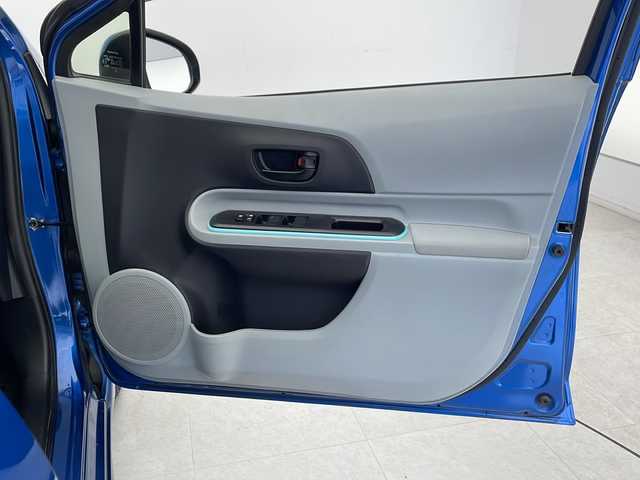 トヨタ アクア S 千葉県 2012(平24)年 4.9万km コバルトブルーメタリック 純正ＳＤナビ/（ＡＭ／ＦＭ／ＴＶ／Ｂｌｕｅｔｏｏｔｈ／ＳＤ／ＨＤＭＩ）/純正１５インチアルミホイール/純正フロアマット/電動格納ウィンカーミラー/オートライト/ヘッドライトレベライザー/ドアバイザー/スマートキー/横滑り防止装置