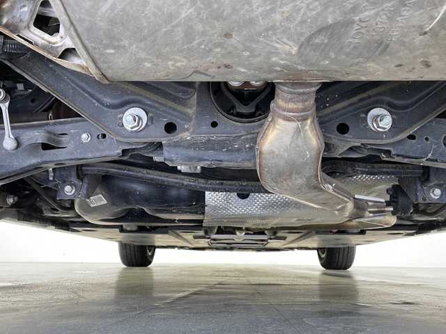 トヨタ プリウス A プレミアム 長野県 2016(平28)年 3万km ホワイトパールクリスタルシャイン 4WD/純正ナビ（AM/FM/TV/DVD/BT/TV)/アダクティブクルーズコントロール/レーンキープアシスト/オートライト/オートハイビーム/LEDヘッドライト/アドバンスパーク/ブラインドスポットモニター/バックカメラ/ビルトインETC/ドライブレコーダー/パワーシート/シートヒーター/純正フロアマット/純正アルミホイール/ステアリングスイッチ/電格ミラー/革巻きステアリング