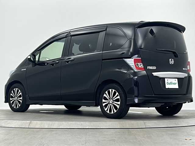 ホンダ フリード ハイブリット ジャストセレクション 大阪府 2014(平26)年 5万km プレミアムスパークルブラックパール 純正8インチインターナビ【VXM-145VFNi】/【AM/FM/CD/DVD/Bluetooth/フルセグTV】/純正フリップダウンモニター【VM-108N】/社外前方ドライブレコーダー【DRY-FU538P】/バックカメラ/ビルトインETC/両側電動パワースライドドア/クルーズコントロール/ハーフレザーシート/AAC/純正15インチAW/純正フロアマット