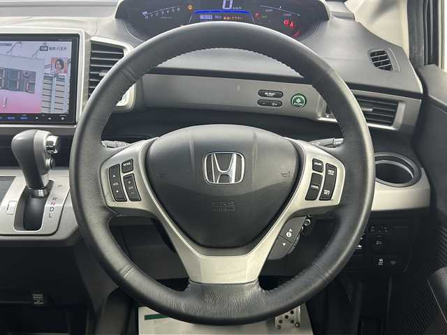 ホンダ フリード ハイブリット ジャストセレクション 大阪府 2014(平26)年 5万km プレミアムスパークルブラックパール 純正8インチインターナビ【VXM-145VFNi】/【AM/FM/CD/DVD/Bluetooth/フルセグTV】/純正フリップダウンモニター【VM-108N】/社外前方ドライブレコーダー【DRY-FU538P】/バックカメラ/ビルトインETC/両側電動パワースライドドア/クルーズコントロール/ハーフレザーシート/AAC/純正15インチAW/純正フロアマット