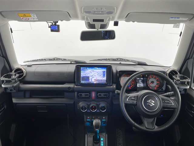 スズキ ジムニー XC 長野県 2021(令3)年 1.5万km ミディアムグレー 4WD/ワンオーナー/社外SDナビ（MDV-S708L）/スズキセーフティサポート/・デュアルセンサーブレーキサポート/・先行車発進お知らせ機能/・標識認識機能/・誤発進抑制機能/・後方誤発進抑制機能/W+サイドエアバッグ/社外前後ドライブレコーダー/プッシュスタート/スマートキー/クルーズコントロール/フルセグTV/D+N席シートヒーター/ビルトインETC/純正フロアマット/純正16インチアルミホイール/保証書/取扱説明書