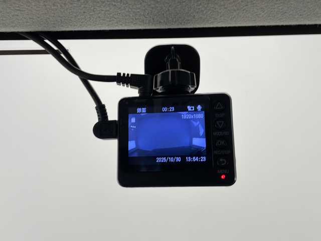 スズキ ジムニー XC 長野県 2021(令3)年 1.5万km ミディアムグレー 4WD/ワンオーナー/社外SDナビ（MDV-S708L）/スズキセーフティサポート/・デュアルセンサーブレーキサポート/・先行車発進お知らせ機能/・標識認識機能/・誤発進抑制機能/・後方誤発進抑制機能/W+サイドエアバッグ/社外前後ドライブレコーダー/プッシュスタート/スマートキー/クルーズコントロール/フルセグTV/D+N席シートヒーター/ビルトインETC/純正フロアマット/純正16インチアルミホイール/保証書/取扱説明書