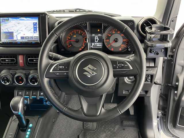 スズキ ジムニー XC 長野県 2021(令3)年 1.5万km ミディアムグレー 4WD/ワンオーナー/社外SDナビ（MDV-S708L）/スズキセーフティサポート/・デュアルセンサーブレーキサポート/・先行車発進お知らせ機能/・標識認識機能/・誤発進抑制機能/・後方誤発進抑制機能/W+サイドエアバッグ/社外前後ドライブレコーダー/プッシュスタート/スマートキー/クルーズコントロール/フルセグTV/D+N席シートヒーター/ビルトインETC/純正フロアマット/純正16インチアルミホイール/保証書/取扱説明書