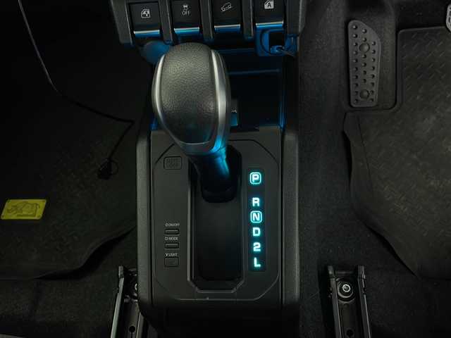 スズキ ジムニー XC 長野県 2021(令3)年 1.5万km ミディアムグレー 4WD/ワンオーナー/社外SDナビ（MDV-S708L）/スズキセーフティサポート/・デュアルセンサーブレーキサポート/・先行車発進お知らせ機能/・標識認識機能/・誤発進抑制機能/・後方誤発進抑制機能/W+サイドエアバッグ/社外前後ドライブレコーダー/プッシュスタート/スマートキー/クルーズコントロール/フルセグTV/D+N席シートヒーター/ビルトインETC/純正フロアマット/純正16インチアルミホイール/保証書/取扱説明書