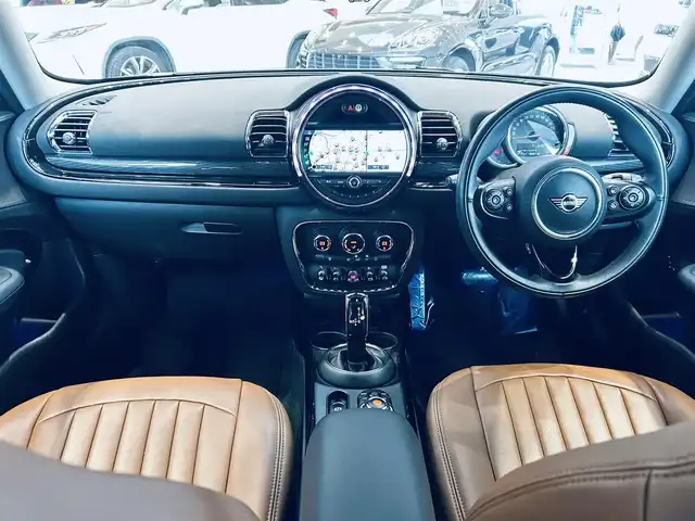 ＭＩＮＩ ＢＭＷ ミニ クラブマン クーパーD 大阪府 2020(令2)年 5.6万km ペッパー・ホワイト ペッパーＰ/インテリジェントセーフティ/純正ナビ/バックカメラ/クリアランスソナー/ＡＣＣ/純正17インチＡＷ/ＥＴＣ/ベージュシートカバー