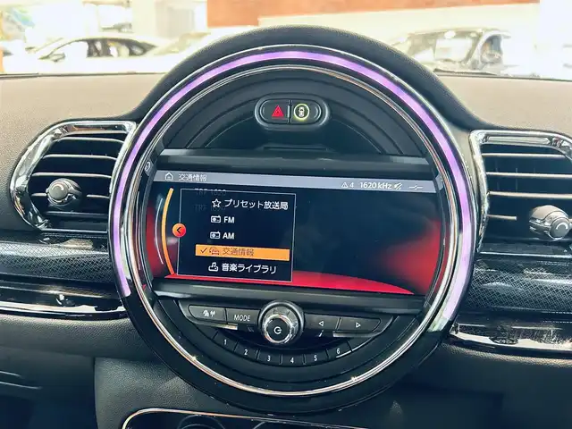 ＭＩＮＩ ＢＭＷ ミニ クラブマン クーパーD 大阪府 2020(令2)年 5.6万km ペッパー・ホワイト ペッパーＰ/インテリジェントセーフティ/純正ナビ/バックカメラ/クリアランスソナー/ＡＣＣ/純正17インチＡＷ/ＥＴＣ/ベージュシートカバー