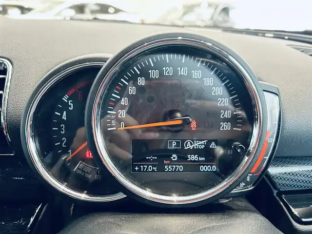 ＭＩＮＩ ＢＭＷ ミニ クラブマン クーパーD 大阪府 2020(令2)年 5.6万km ペッパー・ホワイト ペッパーＰ/インテリジェントセーフティ/純正ナビ/バックカメラ/クリアランスソナー/ＡＣＣ/純正17インチＡＷ/ＥＴＣ/ベージュシートカバー