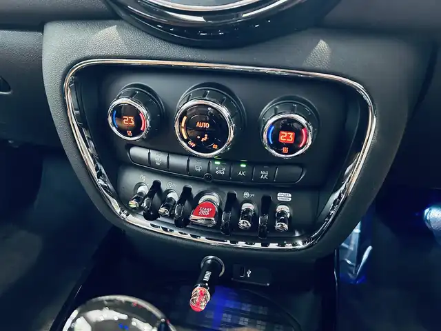 ＭＩＮＩ ＢＭＷ ミニ クラブマン クーパーD 大阪府 2020(令2)年 5.6万km ペッパー・ホワイト ペッパーＰ/インテリジェントセーフティ/純正ナビ/バックカメラ/クリアランスソナー/ＡＣＣ/純正17インチＡＷ/ＥＴＣ/ベージュシートカバー