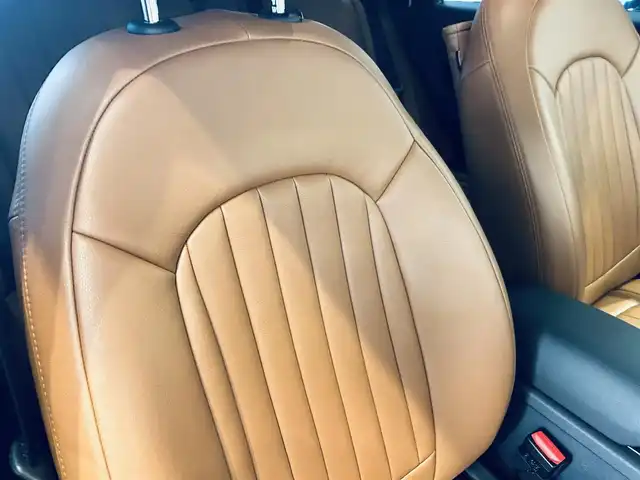 ＭＩＮＩ ＢＭＷ ミニ クラブマン クーパーD 大阪府 2020(令2)年 5.6万km ペッパー・ホワイト ペッパーＰ/インテリジェントセーフティ/純正ナビ/バックカメラ/クリアランスソナー/ＡＣＣ/純正17インチＡＷ/ＥＴＣ/ベージュシートカバー