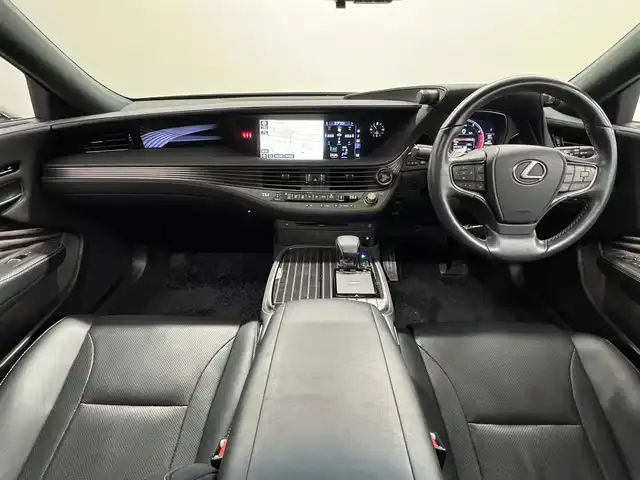 レクサス ＬＳ 500 Iパッケージ 三重県 2019(平31)年 2.8万km ソニッククォーツ プレミアムガソリン・ツインターボ/FR/MTモード付フロア10AT/12.3型ナビ/（AM/FM/CD/DVD/REC/SD/USB/Bluetooth/Miracast/AUX/TV）/パノラミックビューモニター/ドライブレコーダー 前後/ETC2.0/LEXUS Safety System＋A/・プリクラッシュセーフティ（歩行者注意喚起・アクティブ操舵回避支援）/・フロントクロストラフィックアラート/・Lexus CoDrive（レーダークルコン・レーントレーシングアシスト・レーンチェンジアシスト）/・ドライバー異常時停車支援システム/・上下2段式アダプティブハイビームシステム/・ロードサインアシスト/・先行車発進告知機能/・ITS Connect/・ブラインドスポットモニター/など/装備/・ムーンルーフ*/・本革シート/・シートヒーター＆ベンチレーション（D/N）/・メモリーパワーシート（D20way/N18way）/・パワートランクリッド/・デジタルインナーミラー/・左右独立温度調整オートエアコン/・電動リヤガラスサンシェード/・カラーHUD/・電子パーキングブレーキ＆ブレーキホールド/・20インチノイズリダクションAW（スパッタ）/・スマートキーx2＋カードキーx1/など/*…メーカーOP