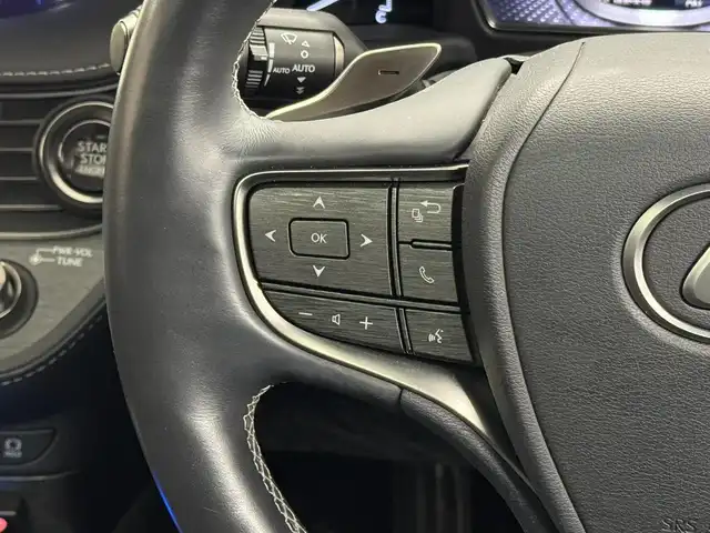 レクサス ＬＳ 500 Iパッケージ 三重県 2019(平31)年 2.8万km ソニッククォーツ プレミアムガソリン・ツインターボ/FR/MTモード付フロア10AT/12.3型ナビ/（AM/FM/CD/DVD/REC/SD/USB/Bluetooth/Miracast/AUX/TV）/パノラミックビューモニター/ドライブレコーダー 前後/ETC2.0/LEXUS Safety System＋A/・プリクラッシュセーフティ（歩行者注意喚起・アクティブ操舵回避支援）/・フロントクロストラフィックアラート/・Lexus CoDrive（レーダークルコン・レーントレーシングアシスト・レーンチェンジアシスト）/・ドライバー異常時停車支援システム/・上下2段式アダプティブハイビームシステム/・ロードサインアシスト/・先行車発進告知機能/・ITS Connect/・ブラインドスポットモニター/など/装備/・ムーンルーフ*/・本革シート/・シートヒーター＆ベンチレーション（D/N）/・メモリーパワーシート（D20way/N18way）/・パワートランクリッド/・デジタルインナーミラー/・左右独立温度調整オートエアコン/・電動リヤガラスサンシェード/・カラーHUD/・電子パーキングブレーキ＆ブレーキホールド/・20インチノイズリダクションAW（スパッタ）/・スマートキーx2＋カードキーx1/など/*…メーカーOP