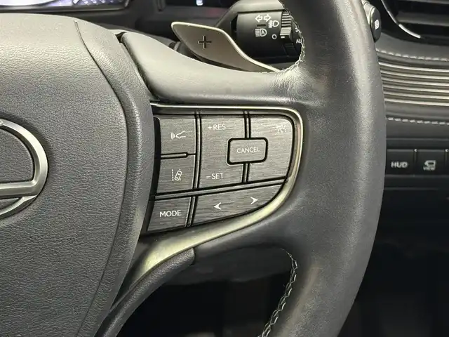 レクサス ＬＳ 500 Iパッケージ 三重県 2019(平31)年 2.8万km ソニッククォーツ プレミアムガソリン・ツインターボ/FR/MTモード付フロア10AT/12.3型ナビ/（AM/FM/CD/DVD/REC/SD/USB/Bluetooth/Miracast/AUX/TV）/パノラミックビューモニター/ドライブレコーダー 前後/ETC2.0/LEXUS Safety System＋A/・プリクラッシュセーフティ（歩行者注意喚起・アクティブ操舵回避支援）/・フロントクロストラフィックアラート/・Lexus CoDrive（レーダークルコン・レーントレーシングアシスト・レーンチェンジアシスト）/・ドライバー異常時停車支援システム/・上下2段式アダプティブハイビームシステム/・ロードサインアシスト/・先行車発進告知機能/・ITS Connect/・ブラインドスポットモニター/など/装備/・ムーンルーフ*/・本革シート/・シートヒーター＆ベンチレーション（D/N）/・メモリーパワーシート（D20way/N18way）/・パワートランクリッド/・デジタルインナーミラー/・左右独立温度調整オートエアコン/・電動リヤガラスサンシェード/・カラーHUD/・電子パーキングブレーキ＆ブレーキホールド/・20インチノイズリダクションAW（スパッタ）/・スマートキーx2＋カードキーx1/など/*…メーカーOP