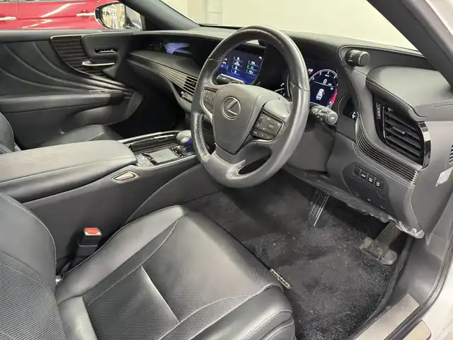 レクサス ＬＳ 500 Iパッケージ 三重県 2019(平31)年 2.8万km ソニッククォーツ プレミアムガソリン・ツインターボ/FR/MTモード付フロア10AT/12.3型ナビ/（AM/FM/CD/DVD/REC/SD/USB/Bluetooth/Miracast/AUX/TV）/パノラミックビューモニター/ドライブレコーダー 前後/ETC2.0/LEXUS Safety System＋A/・プリクラッシュセーフティ（歩行者注意喚起・アクティブ操舵回避支援）/・フロントクロストラフィックアラート/・Lexus CoDrive（レーダークルコン・レーントレーシングアシスト・レーンチェンジアシスト）/・ドライバー異常時停車支援システム/・上下2段式アダプティブハイビームシステム/・ロードサインアシスト/・先行車発進告知機能/・ITS Connect/・ブラインドスポットモニター/など/装備/・ムーンルーフ*/・本革シート/・シートヒーター＆ベンチレーション（D/N）/・メモリーパワーシート（D20way/N18way）/・パワートランクリッド/・デジタルインナーミラー/・左右独立温度調整オートエアコン/・電動リヤガラスサンシェード/・カラーHUD/・電子パーキングブレーキ＆ブレーキホールド/・20インチノイズリダクションAW（スパッタ）/・スマートキーx2＋カードキーx1/など/*…メーカーOP