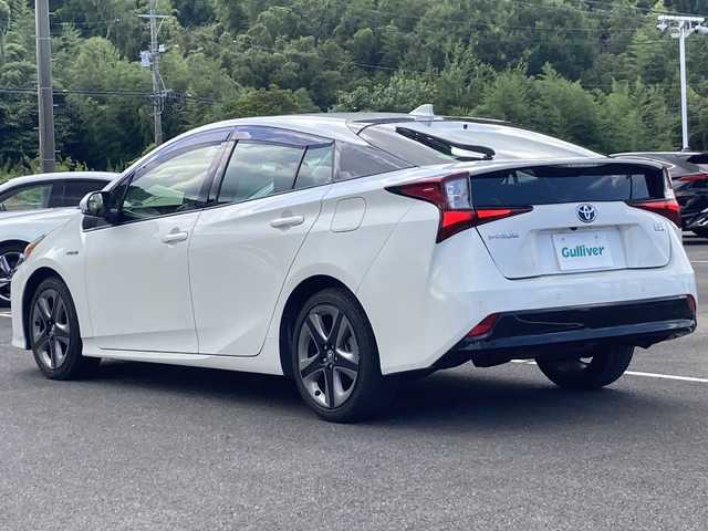 トヨタ プリウス S ツーリングセレクション 佐賀県 2020(令2)年 6.5万km ホワイトパールクリスタルシャイン 純正9インチナビ/バックカメラ/プリクラッシュセーフティ/レーンディパーチャーアラート/オートハイビーム/アダプティブクルーズコントロール/クリアランスソナー/レザーシート/シートヒーター/ビルトインETC/プッシュスタート/スマートキー/LEDヘッドライト/フォグライト/純正アルミホイール