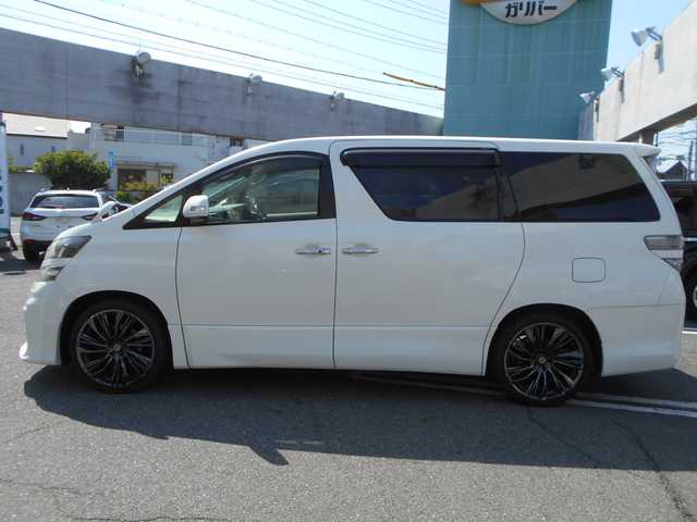 トヨタ ヴェルファイア 2．4Z ゴールデンアイズ 愛知県 2013(平25)年 9.4万km ホワイトパールクリスタルシャイン アルパイン９インチナビ/Bluetooth/DVD/フルセグテレビ/フリップダウンモニター/バックカメラ/ETC/両側パワースライドドア/パワーバックドア/HIDヘッドライト/スマートキー２個/プッシュスタート/シルクブレイズエアロバンパー/RAYS20インチアルミ/純正アルミ・スタッドレスタイヤ4本積込/保証書・取説・ナビ取説あり