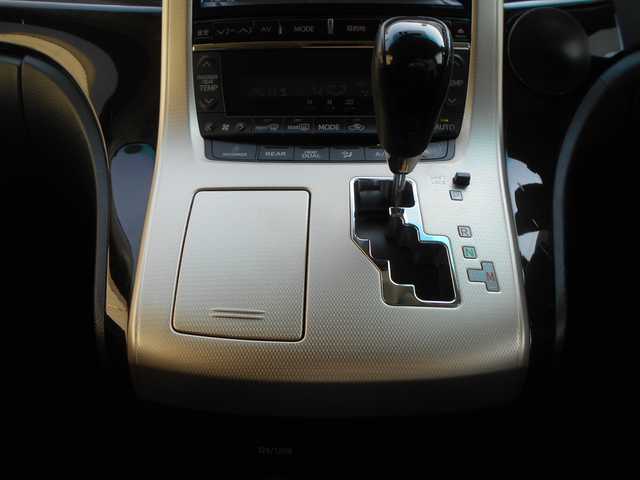 トヨタ ヴェルファイア 2．4Z ゴールデンアイズ 愛知県 2013(平25)年 9.4万km ホワイトパールクリスタルシャイン アルパイン９インチナビ/Bluetooth/DVD/フルセグテレビ/フリップダウンモニター/バックカメラ/ETC/両側パワースライドドア/パワーバックドア/HIDヘッドライト/スマートキー２個/プッシュスタート/シルクブレイズエアロバンパー/RAYS20インチアルミ/純正アルミ・スタッドレスタイヤ4本積込/保証書・取説・ナビ取説あり
