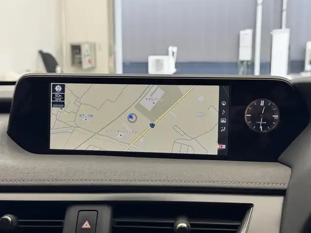 レクサス ＵＸ 250h バージョンC 滋賀県 2019(令1)年 1.9万km プラチナムシルバーメタリック レザーシート/純正メモリーナビ/・CD/Bluetooth/SD//アラウンドビューモニター/シートヒーター/メモリーパワーシート/革巻きステアリング/ステアリングヒーター/BSM/オートマチックハイビーム/クルーズコントロール/純正１７AW/ドライブレコーダー/ビルトインETC2.0/スマートキー/フォグライト/ウィンカーミラー