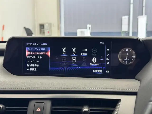 レクサス ＵＸ 250h バージョンC 滋賀県 2019(令1)年 1.9万km プラチナムシルバーメタリック レザーシート/純正メモリーナビ/・CD/Bluetooth/SD//アラウンドビューモニター/シートヒーター/メモリーパワーシート/革巻きステアリング/ステアリングヒーター/BSM/オートマチックハイビーム/クルーズコントロール/純正１７AW/ドライブレコーダー/ビルトインETC2.0/スマートキー/フォグライト/ウィンカーミラー