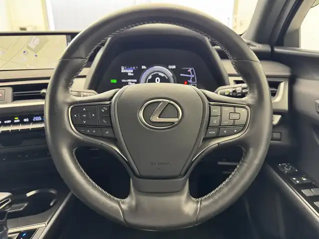 レクサス ＵＸ 250h バージョンC 滋賀県 2019(令1)年 1.9万km プラチナムシルバーメタリック レザーシート/純正メモリーナビ/・CD/Bluetooth/SD//アラウンドビューモニター/シートヒーター/メモリーパワーシート/革巻きステアリング/ステアリングヒーター/BSM/オートマチックハイビーム/クルーズコントロール/純正１７AW/ドライブレコーダー/ビルトインETC2.0/スマートキー/フォグライト/ウィンカーミラー