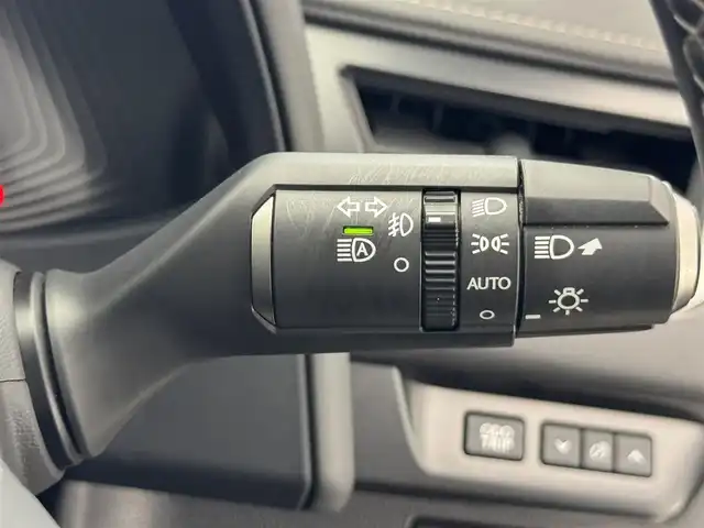 レクサス ＵＸ 250h バージョンC 滋賀県 2019(令1)年 1.9万km プラチナムシルバーメタリック レザーシート/純正メモリーナビ/・CD/Bluetooth/SD//アラウンドビューモニター/シートヒーター/メモリーパワーシート/革巻きステアリング/ステアリングヒーター/BSM/オートマチックハイビーム/クルーズコントロール/純正１７AW/ドライブレコーダー/ビルトインETC2.0/スマートキー/フォグライト/ウィンカーミラー