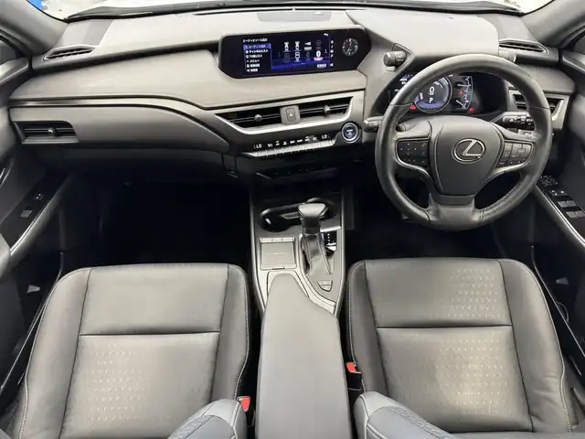 レクサス ＵＸ 250h バージョンC 滋賀県 2019(令1)年 1.9万km プラチナムシルバーメタリック レザーシート/純正メモリーナビ/・CD/Bluetooth/SD//アラウンドビューモニター/シートヒーター/メモリーパワーシート/革巻きステアリング/ステアリングヒーター/BSM/オートマチックハイビーム/クルーズコントロール/純正１７AW/ドライブレコーダー/ビルトインETC2.0/スマートキー/フォグライト/ウィンカーミラー