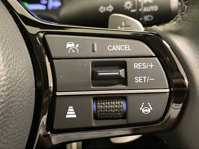 ホンダ ＺＲ－Ｖ ハイブリッド e:HEV Z 熊本県 2023(令5)年 2.6万km プラチナホワイトパール 純正ディスプレイオーディオ（ＢＴ/ラジオ/フルセグ）/全方位カメラ/前方ドライブレコーダー/ビルトインETC2.0/コーナーセンサー/パドルシフト/MTモード付AT/USB/ブレーキホールド/パワーシート/シートメモリー/シートヒーター/ステアリングヒーター/置くだけ充電/クルーズコントロール追従あり/ブラインドスポット/踏み間違え防止/BOSEサウンド