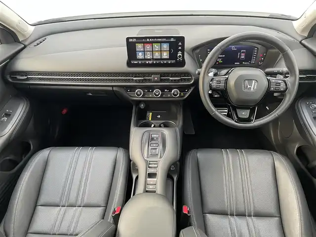 ホンダ ＺＲ－Ｖ ハイブリッド e:HEV Z 福岡県 2023(令5)年 2.6万km プラチナホワイトパール 純正ディスプレイオーディオ（ＢＴ/ラジオ/フルセグ）/全方位カメラ/前方ドライブレコーダー/ビルトインETC2.0/コーナーセンサー/パドルシフト/MTモード付AT/USB/ブレーキホールド/パワーシート/シートメモリー/シートヒーター/ステアリングヒーター/置くだけ充電/クルーズコントロール追従あり/ブラインドスポット/踏み間違え防止/BOSEサウンド