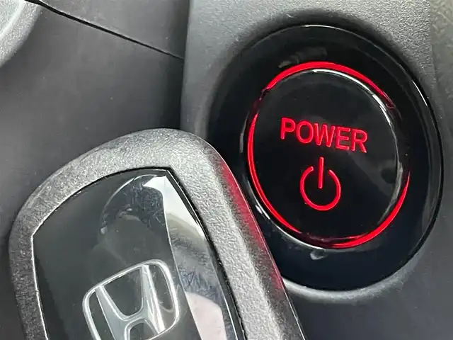 ホンダ ＺＲ－Ｖ ハイブリッド e:HEV Z 福岡県 2023(令5)年 2.6万km プラチナホワイトパール 純正ディスプレイオーディオ（ＢＴ/ラジオ/フルセグ）/全方位カメラ/前方ドライブレコーダー/ビルトインETC2.0/コーナーセンサー/パドルシフト/MTモード付AT/USB/ブレーキホールド/パワーシート/シートメモリー/シートヒーター/ステアリングヒーター/置くだけ充電/クルーズコントロール追従あり/ブラインドスポット/踏み間違え防止/BOSEサウンド