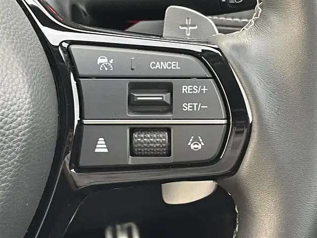 ホンダ ＺＲ－Ｖ ハイブリッド e:HEV Z 福岡県 2023(令5)年 2.6万km プラチナホワイトパール 純正ディスプレイオーディオ（ＢＴ/ラジオ/フルセグ）/全方位カメラ/前方ドライブレコーダー/ビルトインETC2.0/コーナーセンサー/パドルシフト/MTモード付AT/USB/ブレーキホールド/パワーシート/シートメモリー/シートヒーター/ステアリングヒーター/置くだけ充電/クルーズコントロール追従あり/ブラインドスポット/踏み間違え防止/BOSEサウンド