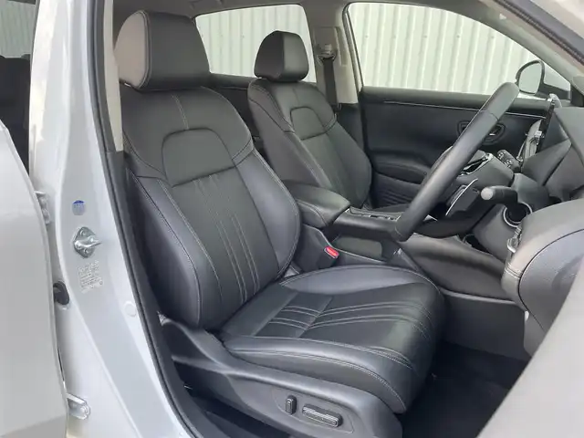 ホンダ ＺＲ－Ｖ ハイブリッド e:HEV Z 福岡県 2023(令5)年 2.6万km プラチナホワイトパール 純正ディスプレイオーディオ（ＢＴ/ラジオ/フルセグ）/全方位カメラ/前方ドライブレコーダー/ビルトインETC2.0/コーナーセンサー/パドルシフト/MTモード付AT/USB/ブレーキホールド/パワーシート/シートメモリー/シートヒーター/ステアリングヒーター/置くだけ充電/クルーズコントロール追従あり/ブラインドスポット/踏み間違え防止/BOSEサウンド