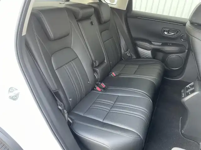 ホンダ ＺＲ－Ｖ ハイブリッド e:HEV Z 福岡県 2023(令5)年 2.6万km プラチナホワイトパール 純正ディスプレイオーディオ（ＢＴ/ラジオ/フルセグ）/全方位カメラ/前方ドライブレコーダー/ビルトインETC2.0/コーナーセンサー/パドルシフト/MTモード付AT/USB/ブレーキホールド/パワーシート/シートメモリー/シートヒーター/ステアリングヒーター/置くだけ充電/クルーズコントロール追従あり/ブラインドスポット/踏み間違え防止/BOSEサウンド